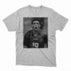 camiseta de diego maradona gritando gol