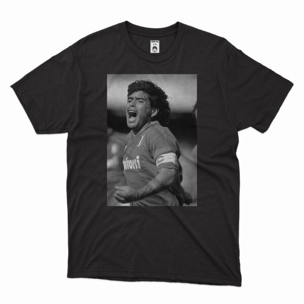 camiseta de maradona gritando un gol en el napoli